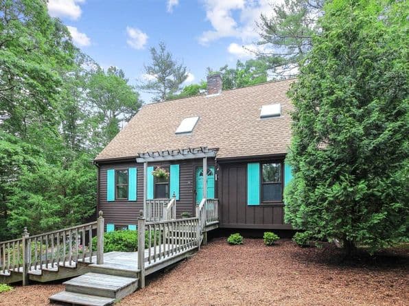 20 Lakewood Drive, Mashpee