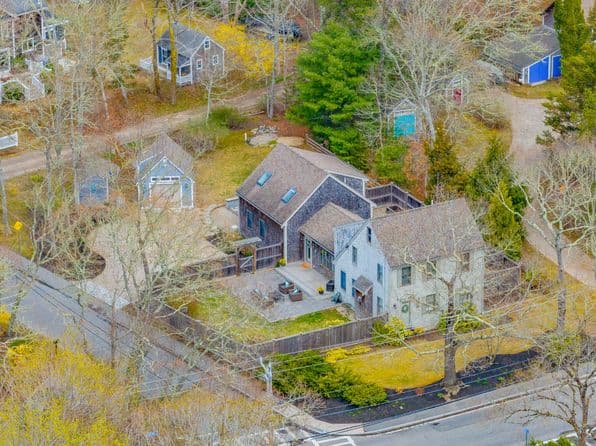 134 School Street, Cotuit
