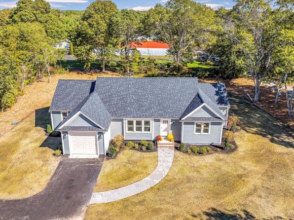 25 Percival Road, East Falmouth