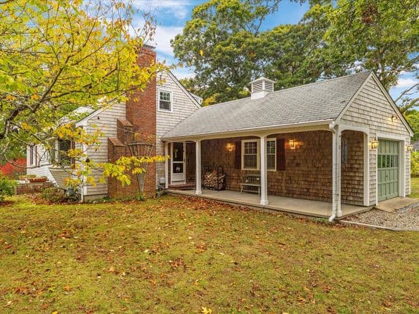 10 Field Road, Eastham