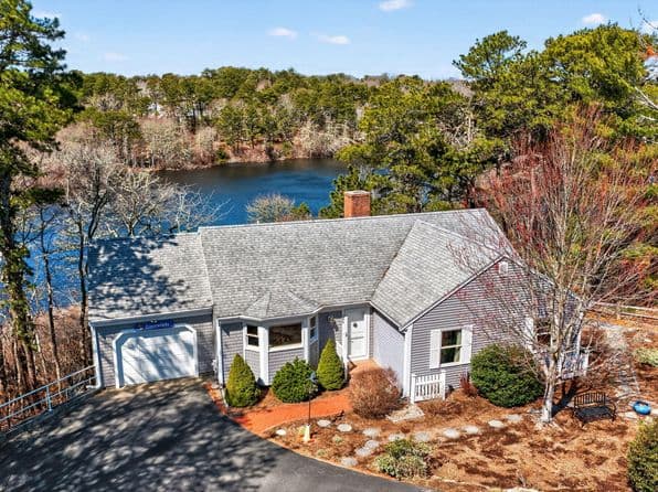 186 Canoe Pond Drive, Brewster