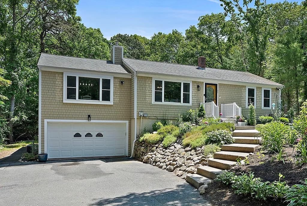 35 Braeburn Ct, East Falmouth