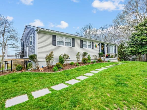 75 Meadowbrook Road, West Yarmouth