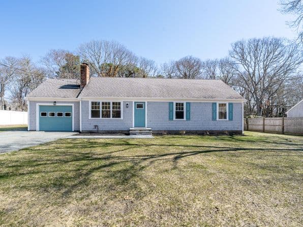 98 Wagon Lane, Hyannis