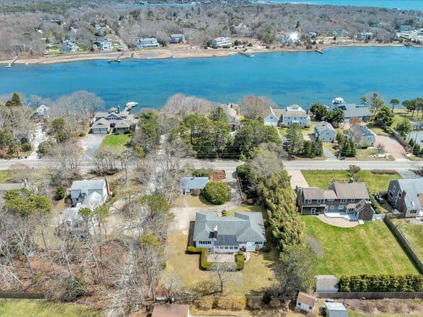 435 Acapesket Road, East Falmouth