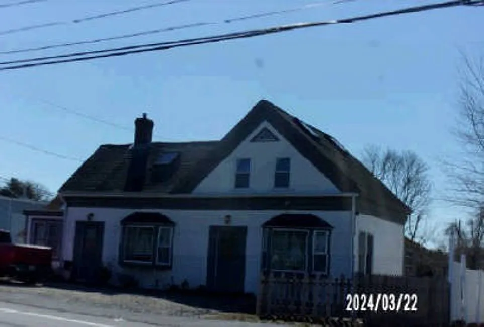 365 Main St - Photo 1