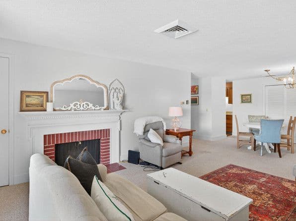 42 Old Colony Way APT 15, Orleans