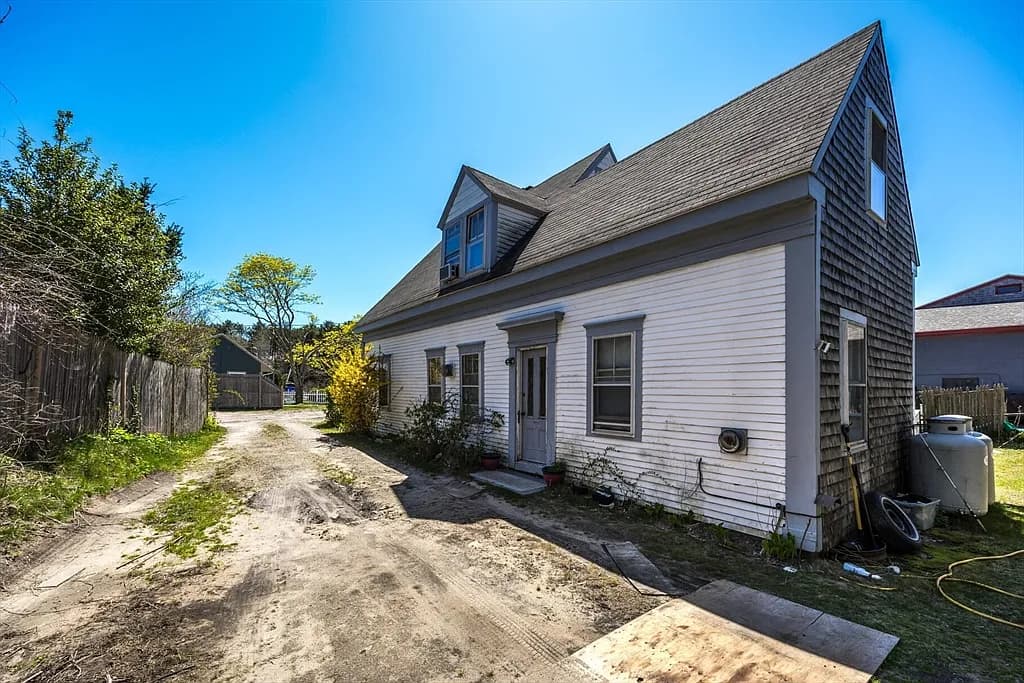 37-37D Court St - Photo 1