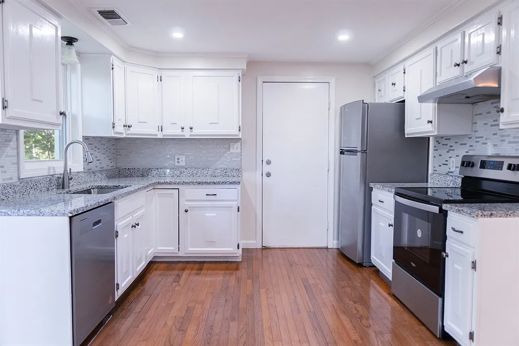 24 Little John Rd - Photo 3