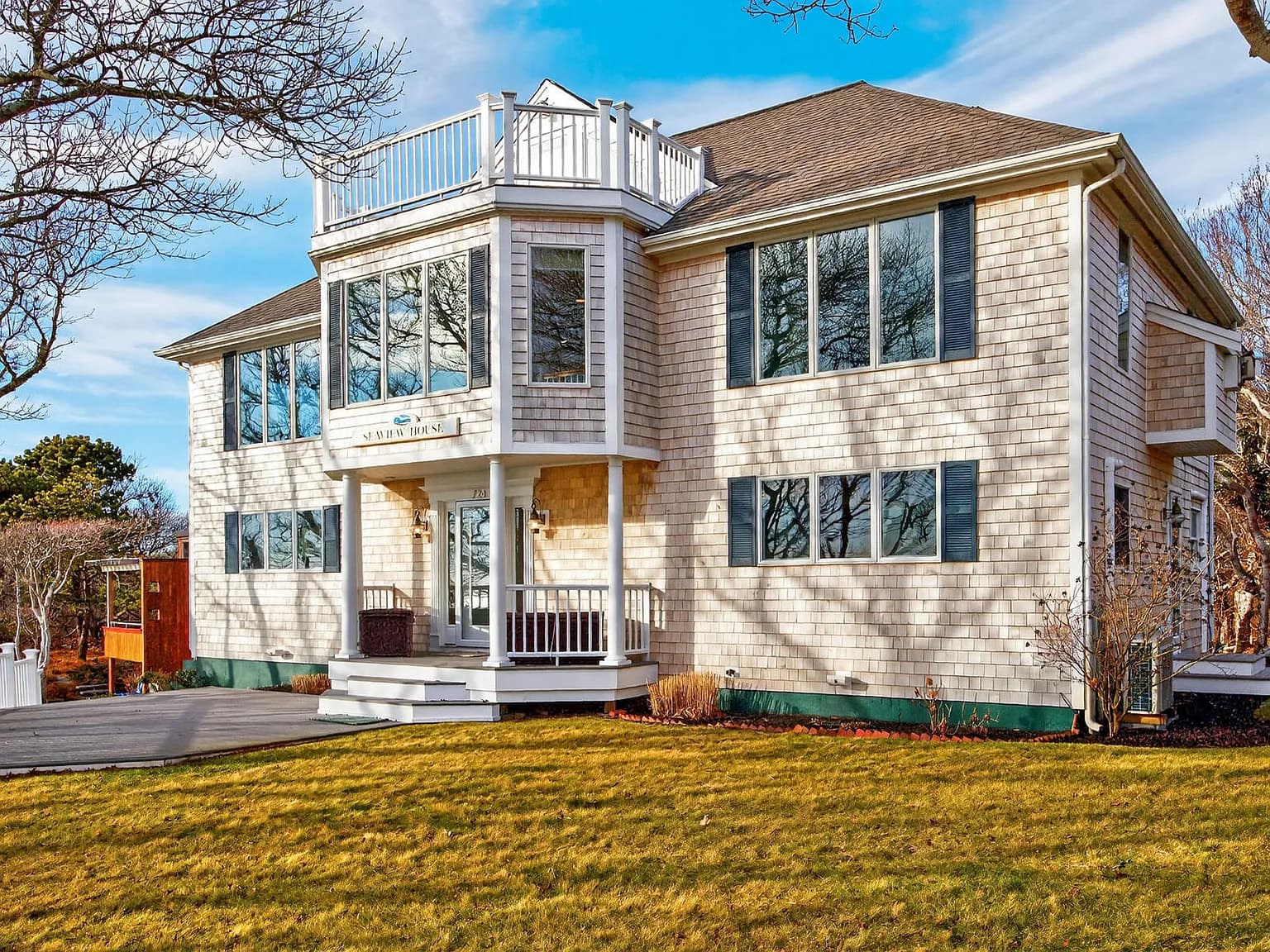 724 Commercial Street - Photo 2