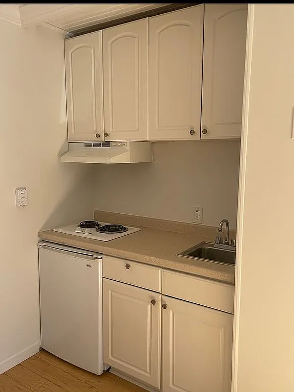 230 Gosnold St #8C - Photo 5