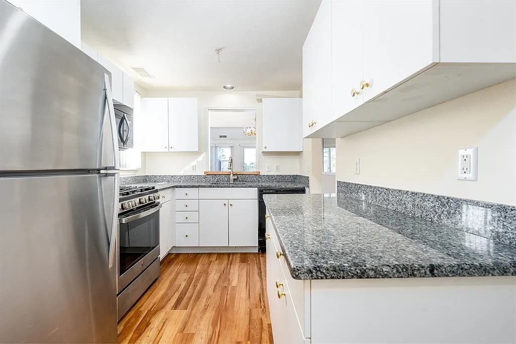 8 Oak Gln #N - Photo 6