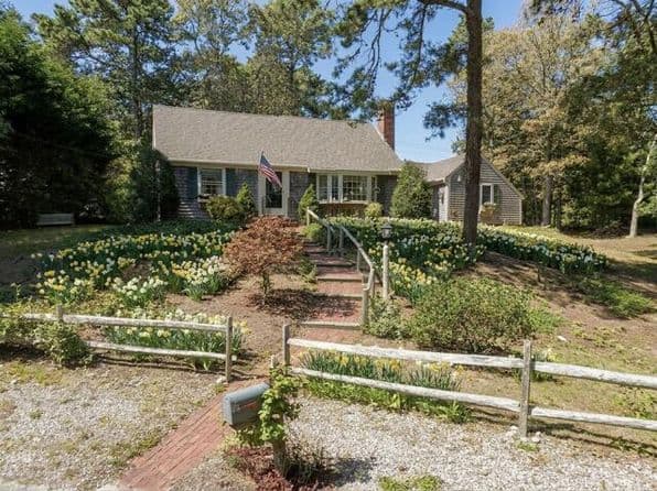 111 Merchant Avenue, Yarmouth Port