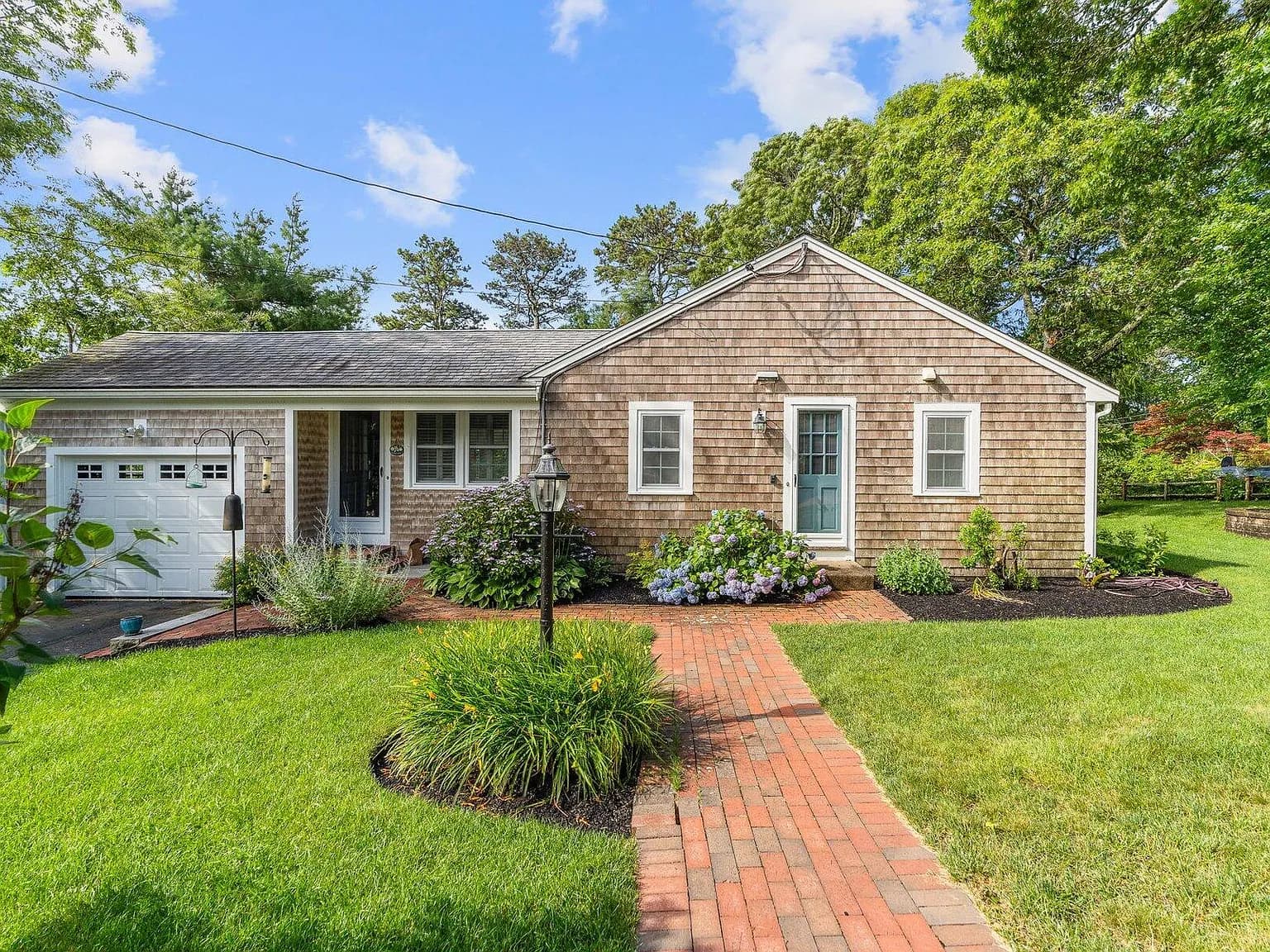 864 W Yarmouth Road, Yarmouth Port