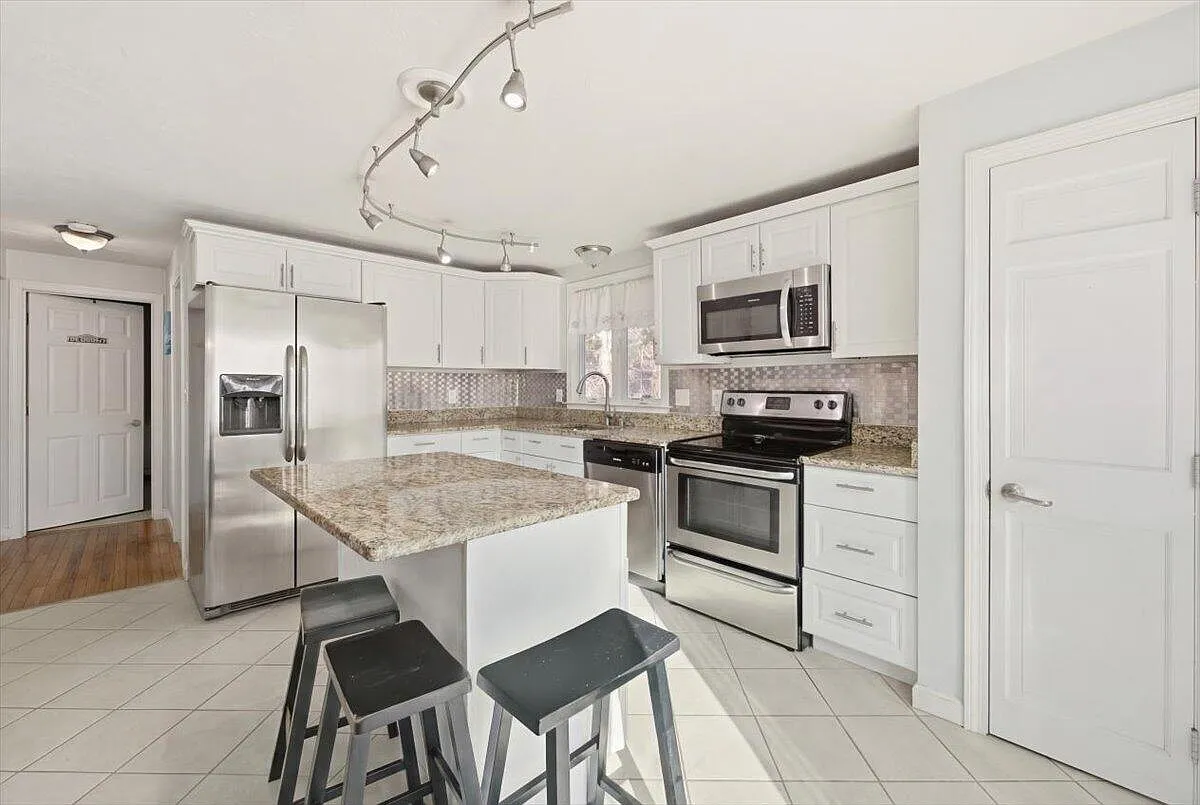 70 Quinaquisset Avenue - Photo 1