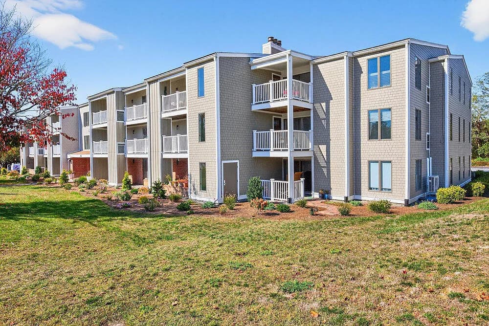 42 Old Colony Way APT 15 - Photo 2