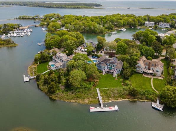 8 Bowsprit Point, Mashpee