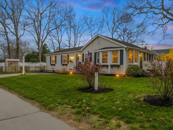 25 Clover Lane, Mashpee