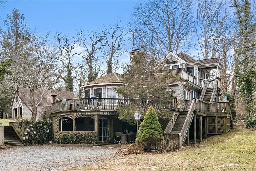 20 Blue Shutters Ln, North Falmouth