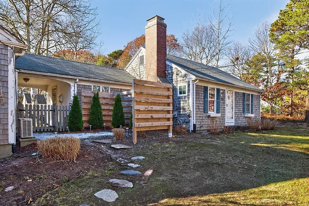 933-935 W Yarmouth Rd - Photo 2