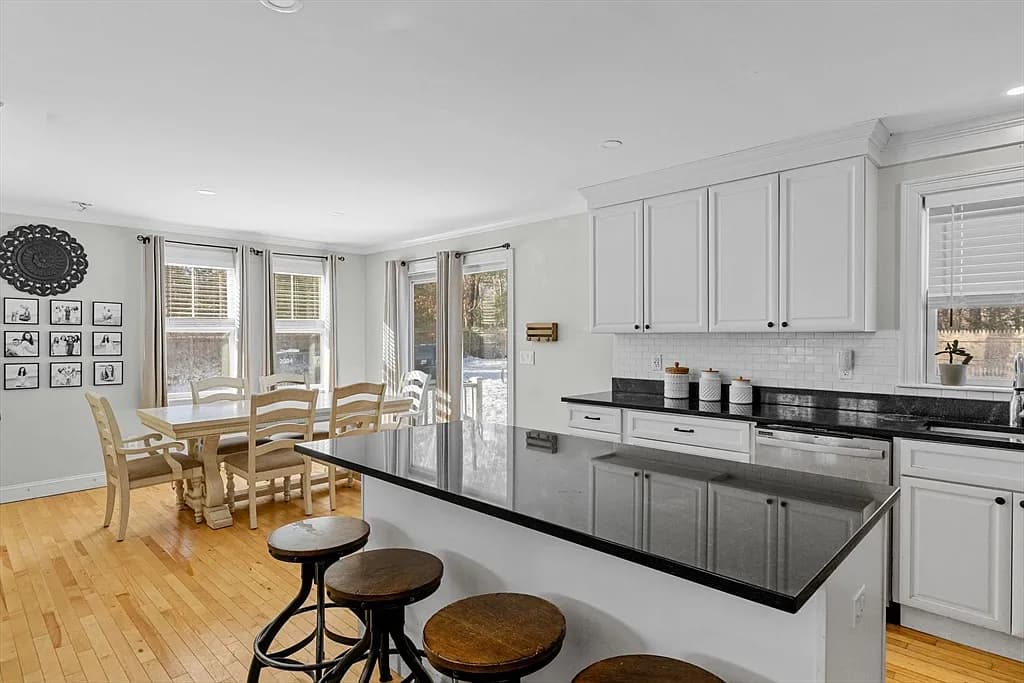 1597 Santuit Newtown Rd - Photo 3