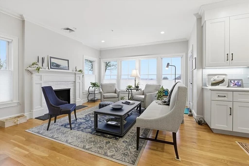 1090 Shore Rd #7 - Photo 2