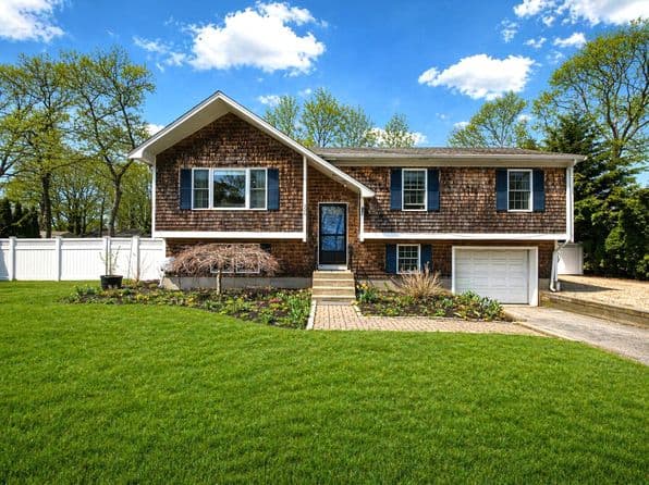 104 Seagate Lane, Hyannis