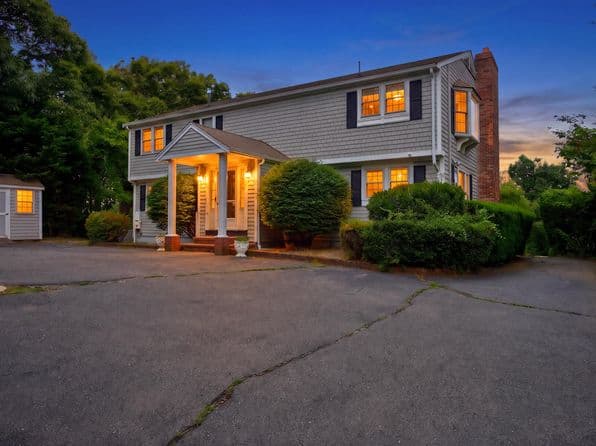 1021 Main Street, Dennis
