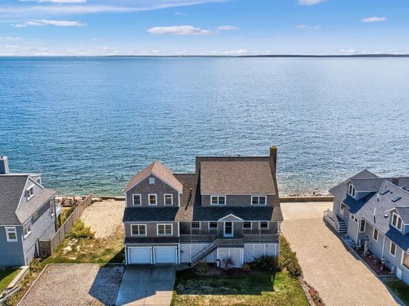 61 Menauhant Road, East Falmouth