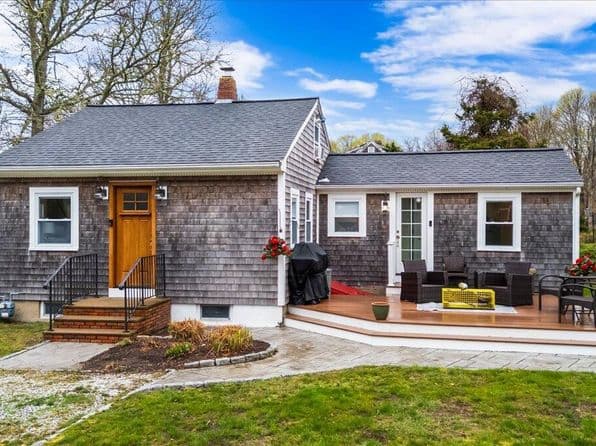 34 Railroad Avenue, Yarmouth Port