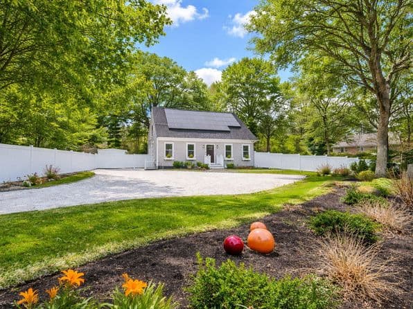 92 Rainbow Avenue, East Falmouth