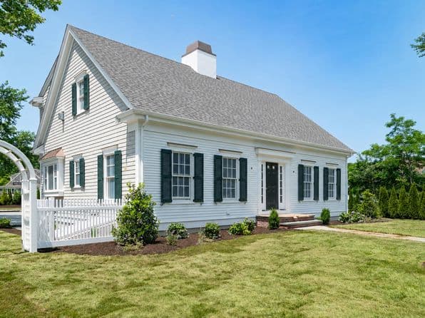 33 Crowell Road, Chatham