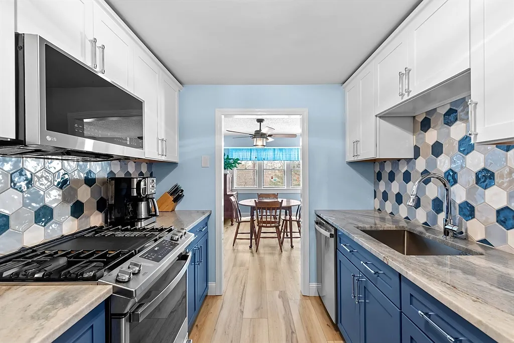 4 Harbor Hill Dr #4 - Photo 4