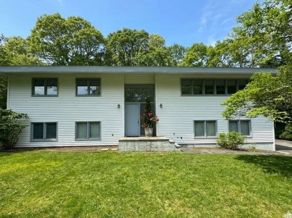 146 Hillside Dr, Barnstable