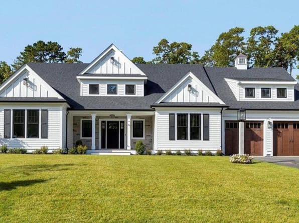 22 Country Club Lane, East Falmouth