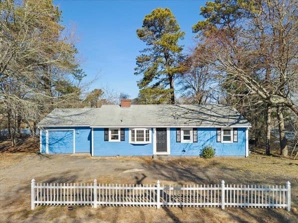 365 Phinneys Ln, Barnstable