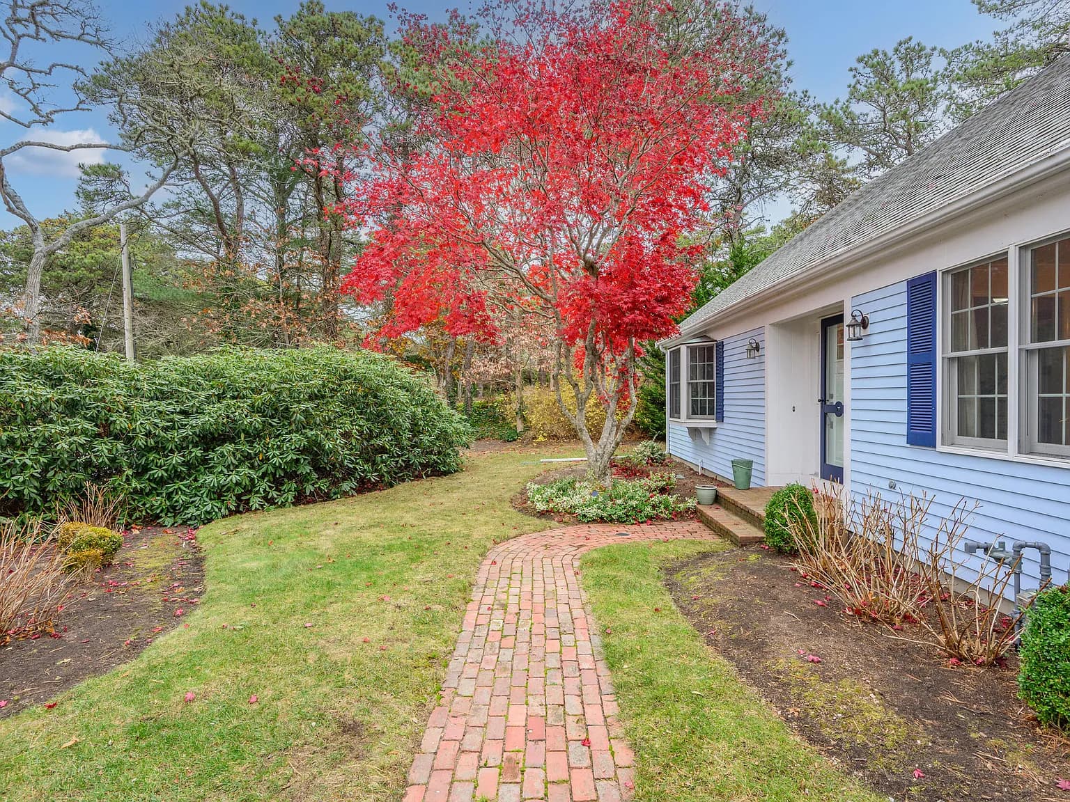 28 Lakeview Avenue - Photo 2