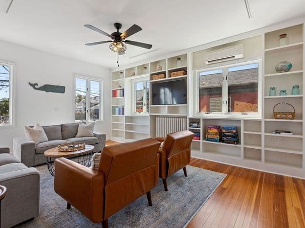 290 Commercial St #2B, Provincetown