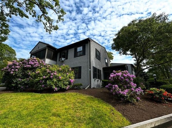 14 Harold St APT 2F, Harwich