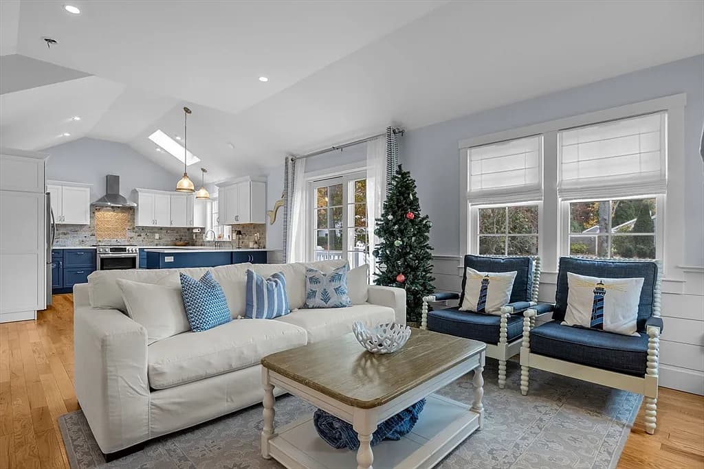 16 2nd Ave #4 - Photo 3