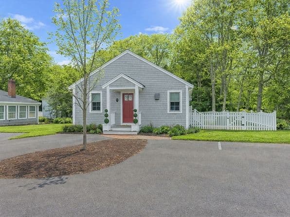 16 2nd Ave #4, Barnstable