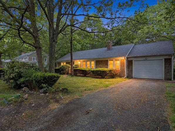 762 W Yarmouth Road, Yarmouth Port
