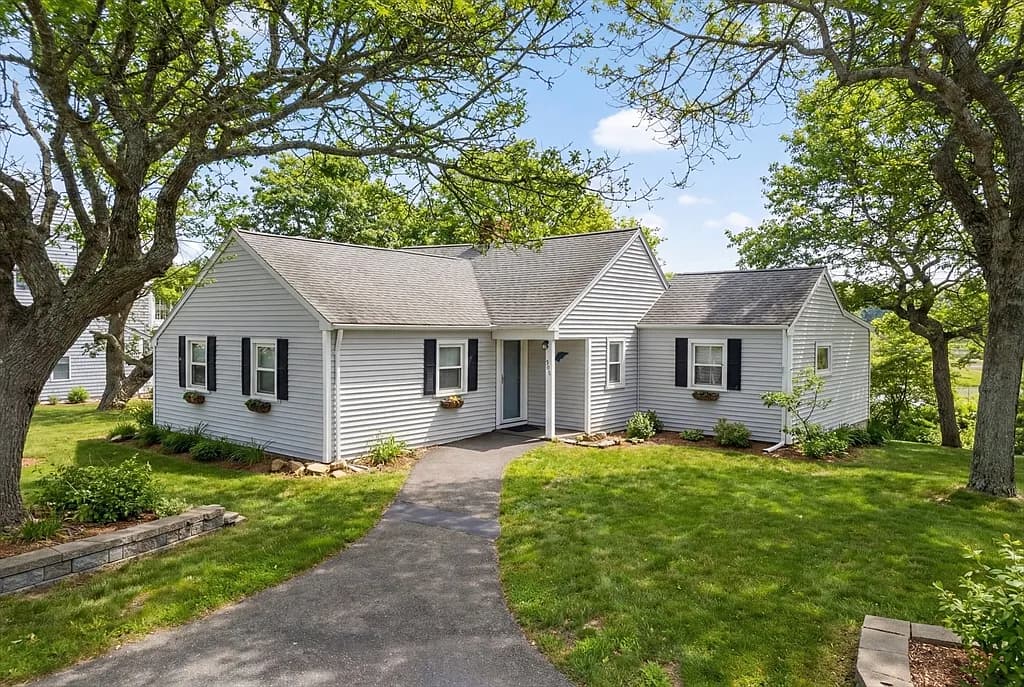 345 Quaker Rd, North Falmouth