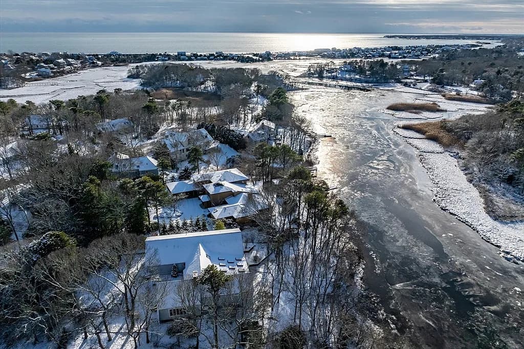 443 Elliott Rd, Barnstable