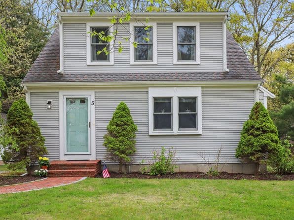 5 Deerfield Road, Mashpee