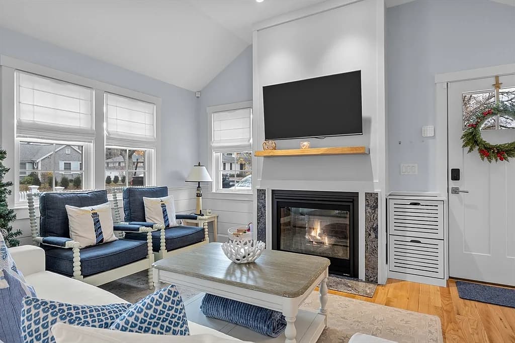 16 2nd Ave #4 - Photo 5