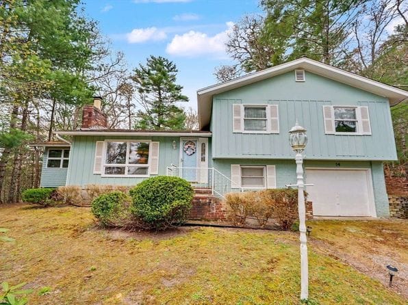 14 Lakewood Dr