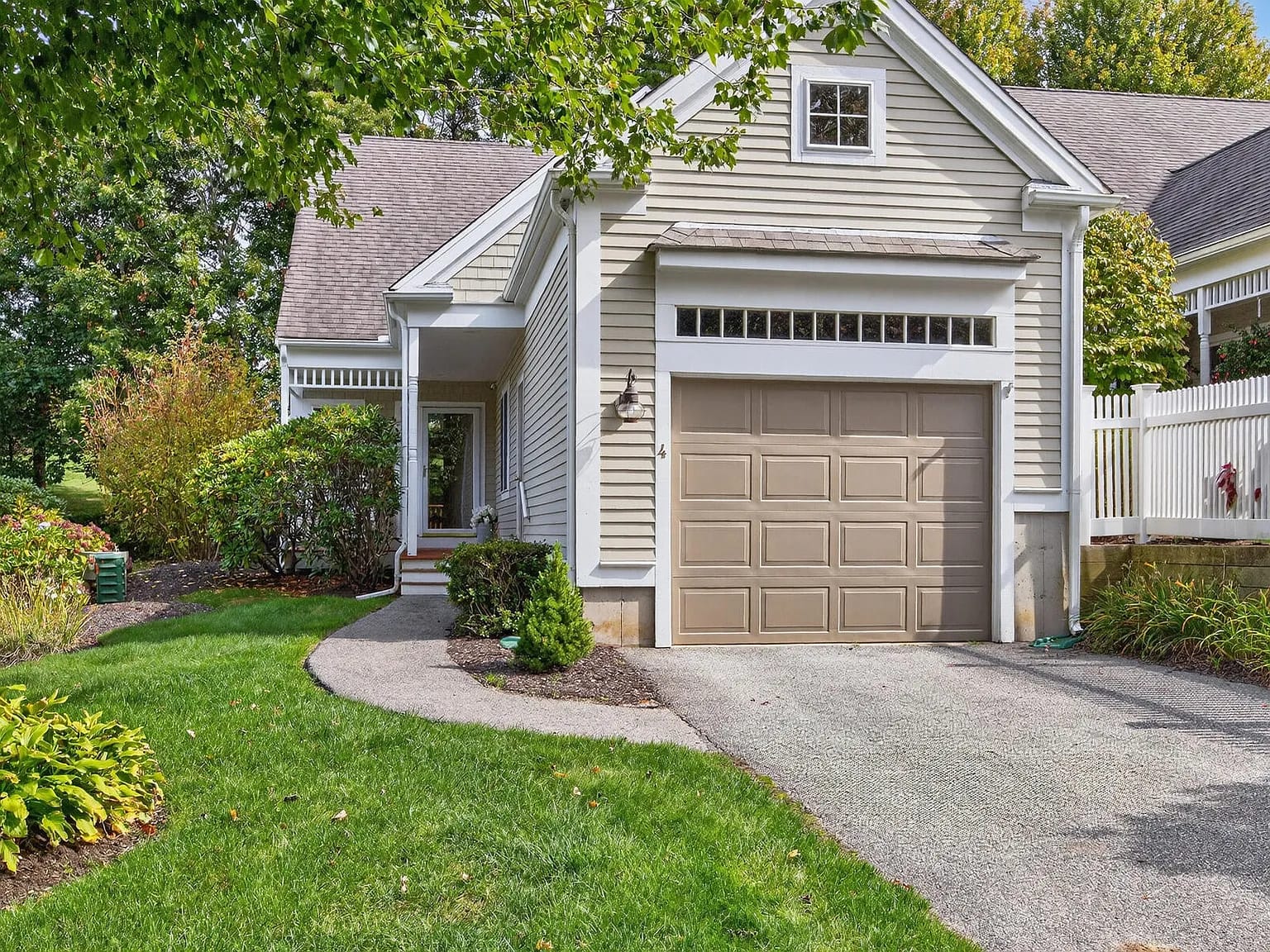 4 Hollyhock Knoll Court UNIT 4