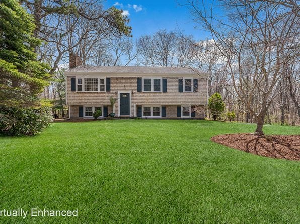 320 Braggs Lane