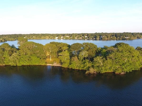 481 Lakeside Drive W